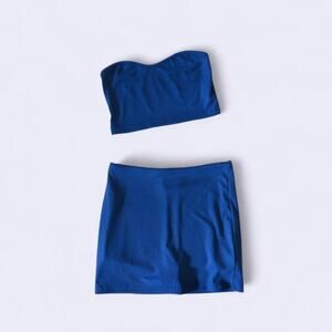 Blue ribbed tube top and